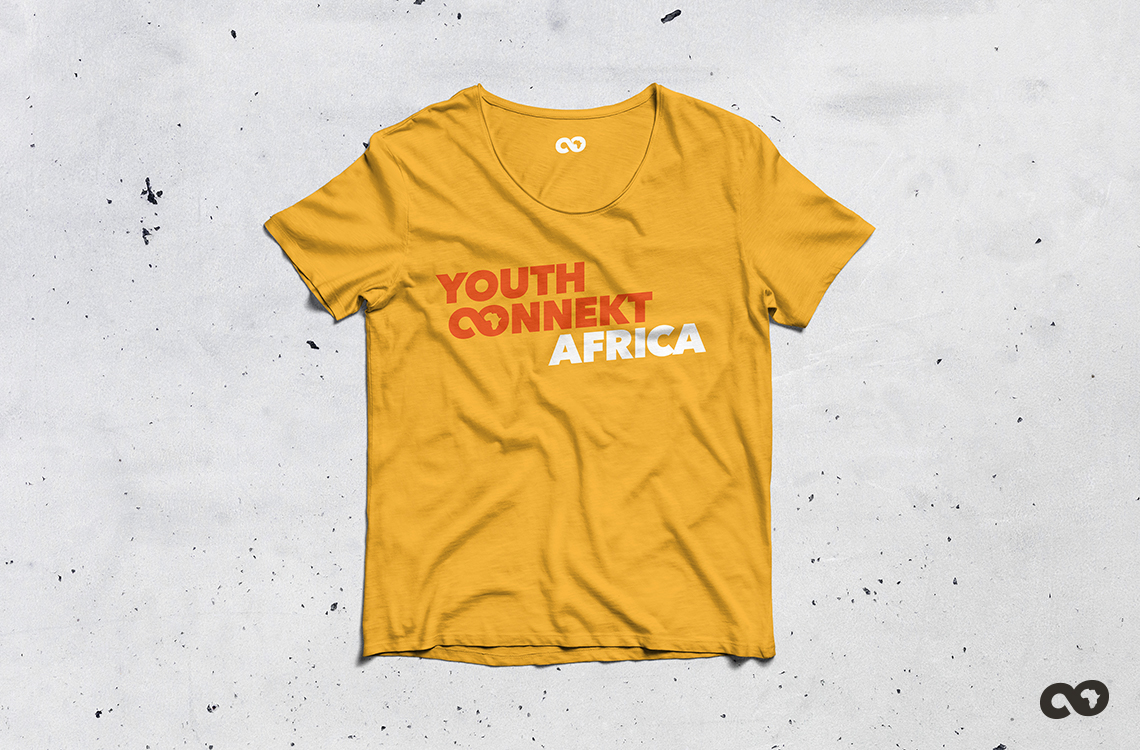 Application de la charte graphique Youth Connekt Africa sur un T-shirt